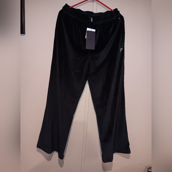 Fabletics Women Black Sweatpants New - Picture 2 of 4